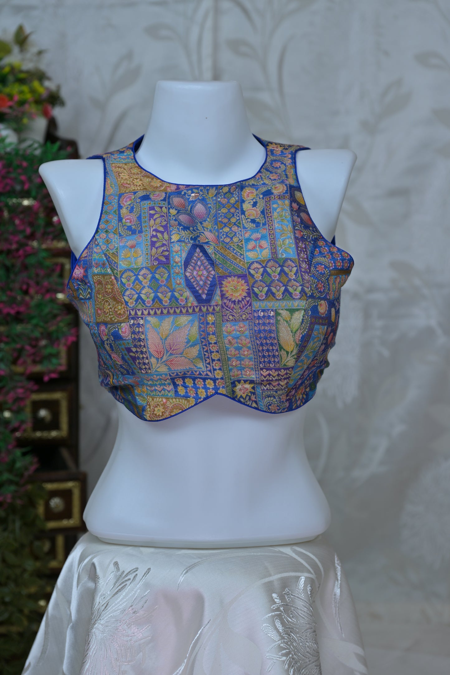 Printed Round Neck Backless Blouse