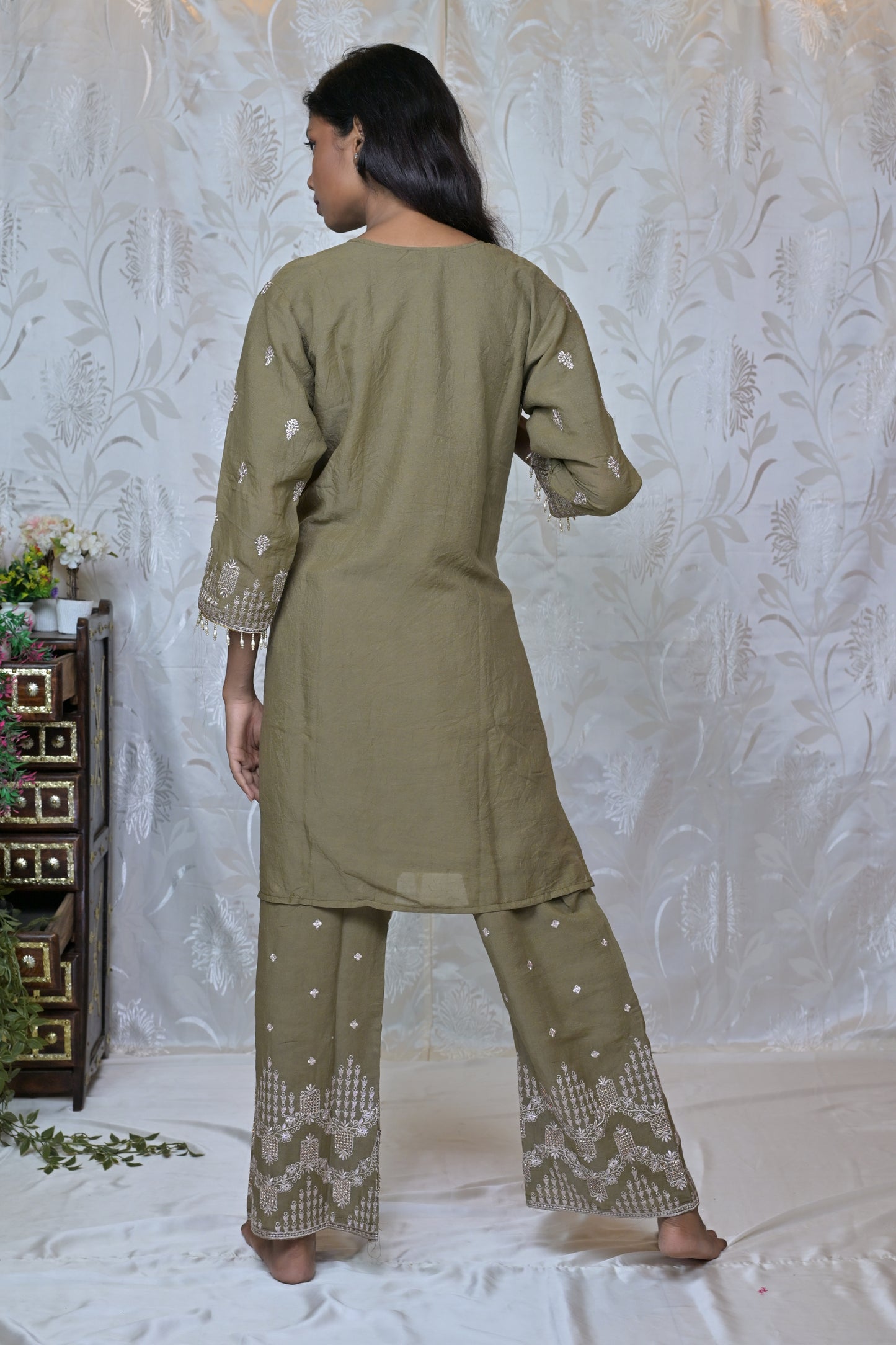 Elegant Embroidered Suit Set with Straight Pants & Dupatta