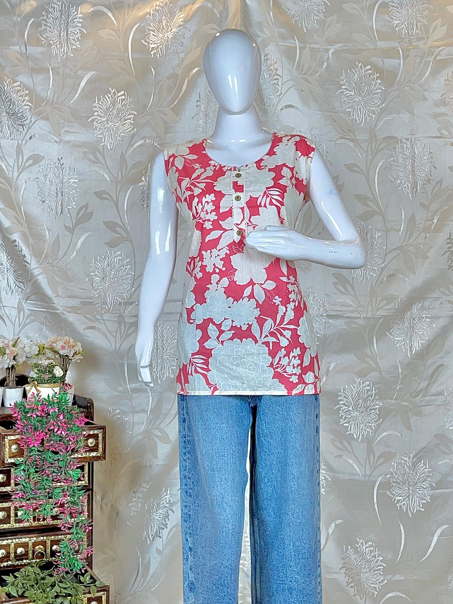 Women Pink & White Floral Print Sleeveless Cotton Kurti