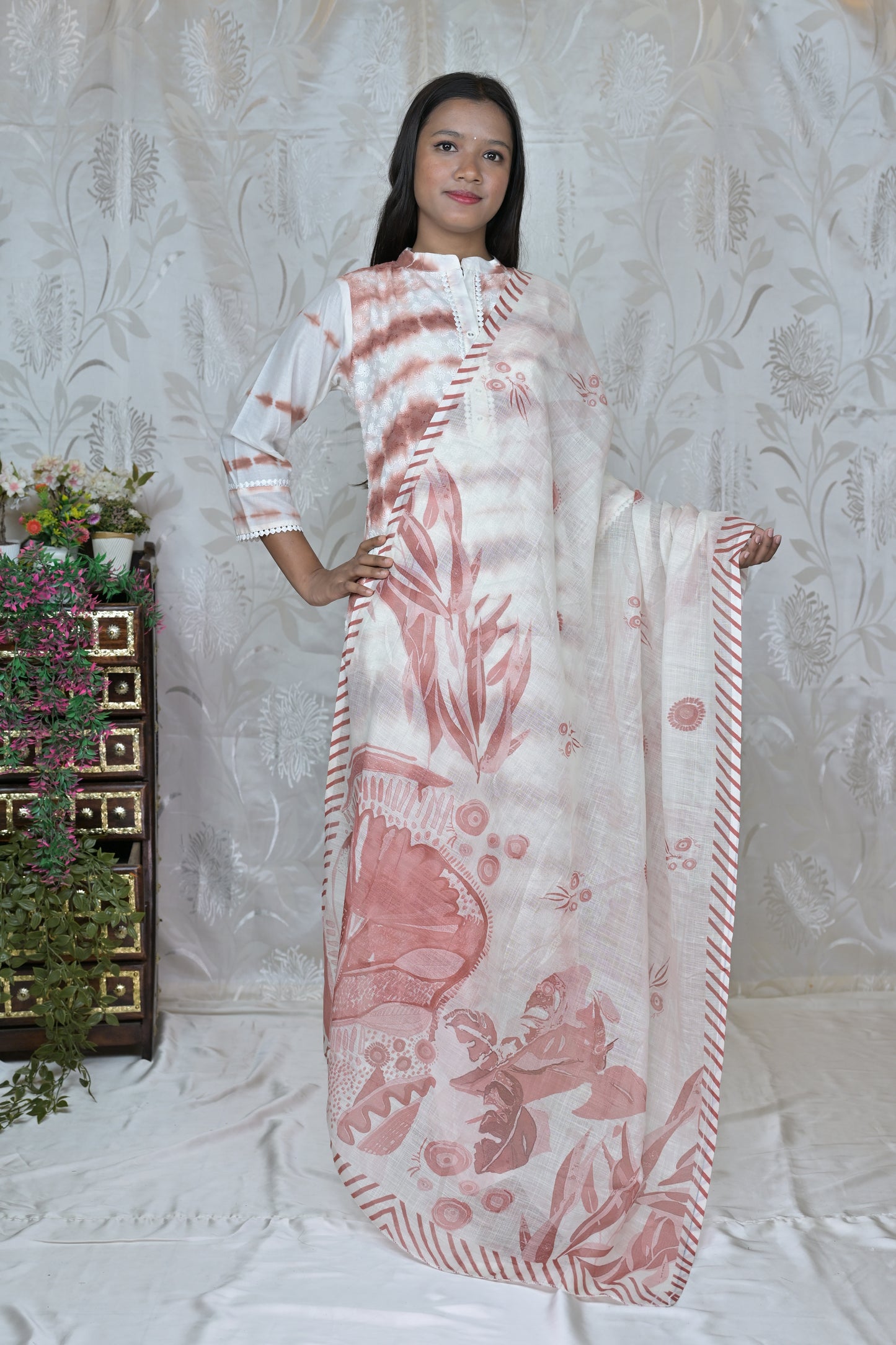Contemporary Tie-Dye Kurta Set with Artistic Printed Dupatta