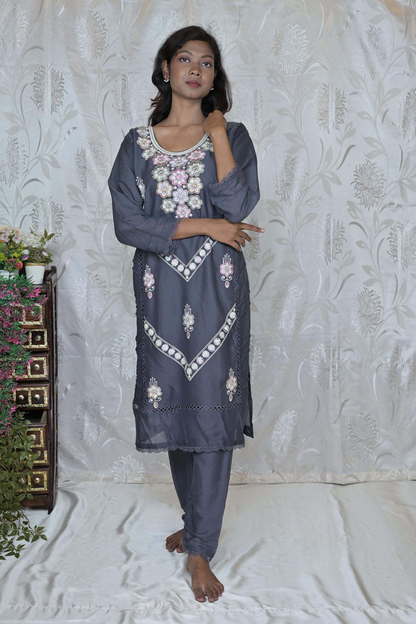 Exquisite Embroidered Three-Piece Suit Set