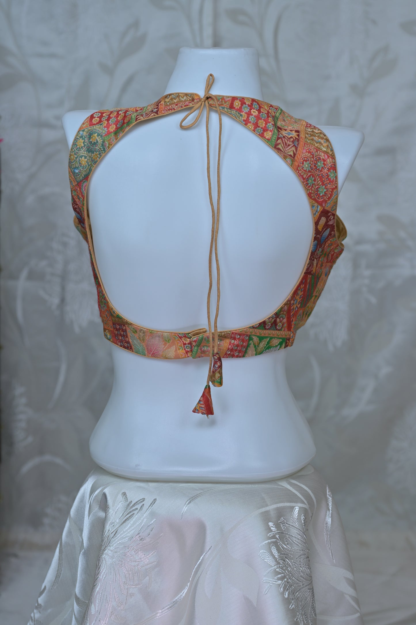Printed Round Neck Backless Blouse