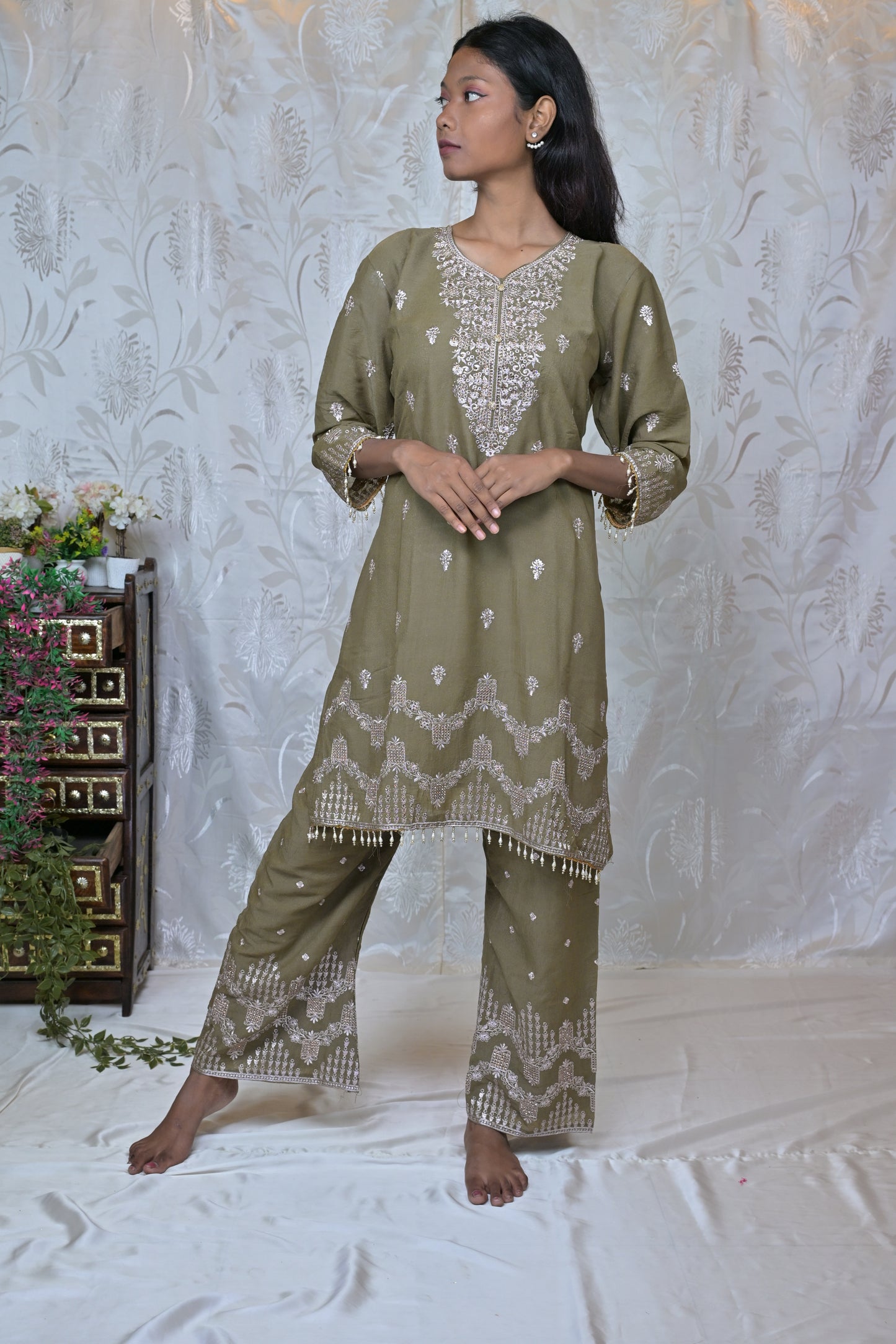 Elegant Embroidered Suit Set with Straight Pants & Dupatta