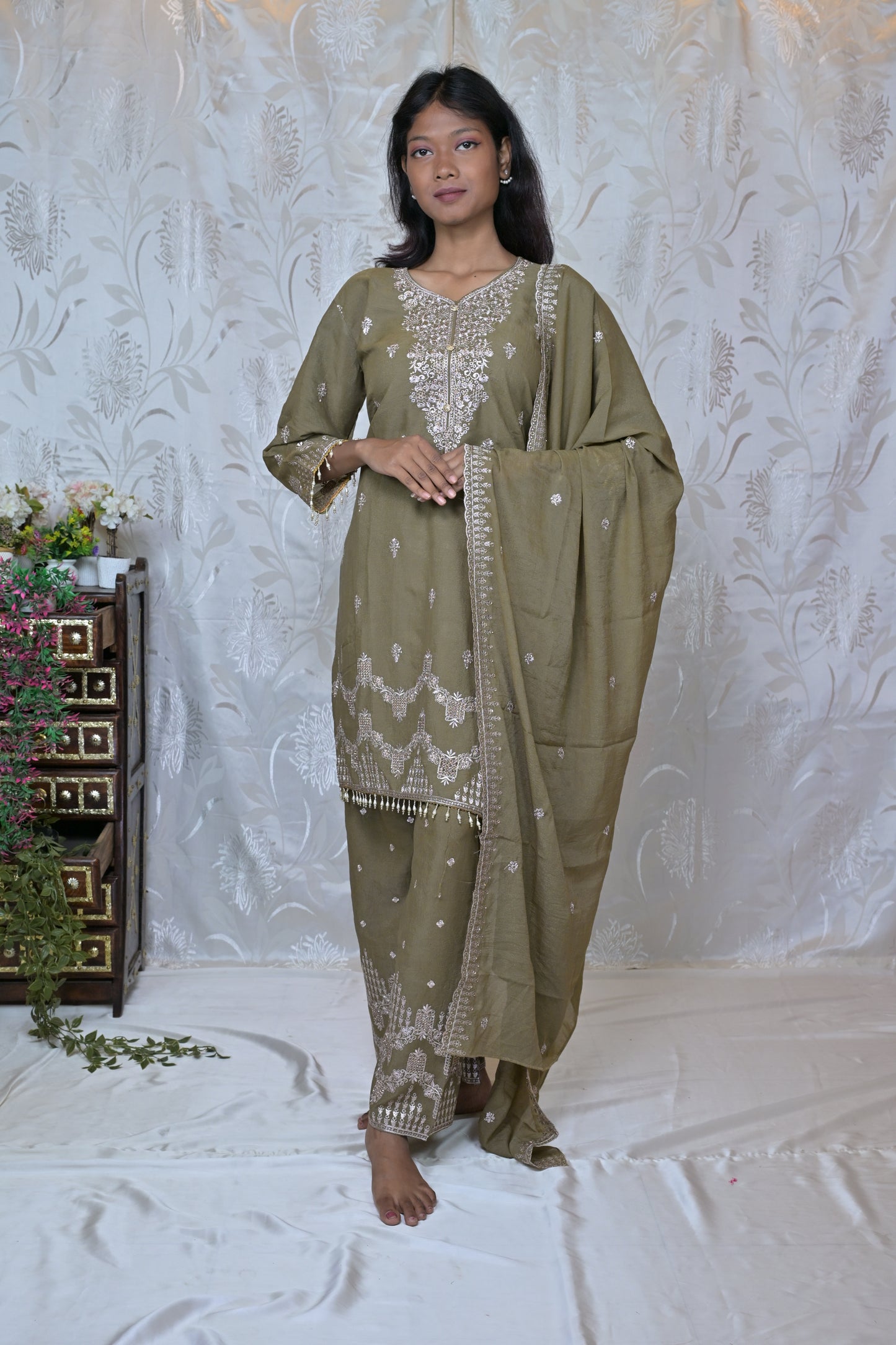 Elegant Embroidered Suit Set with Straight Pants & Dupatta