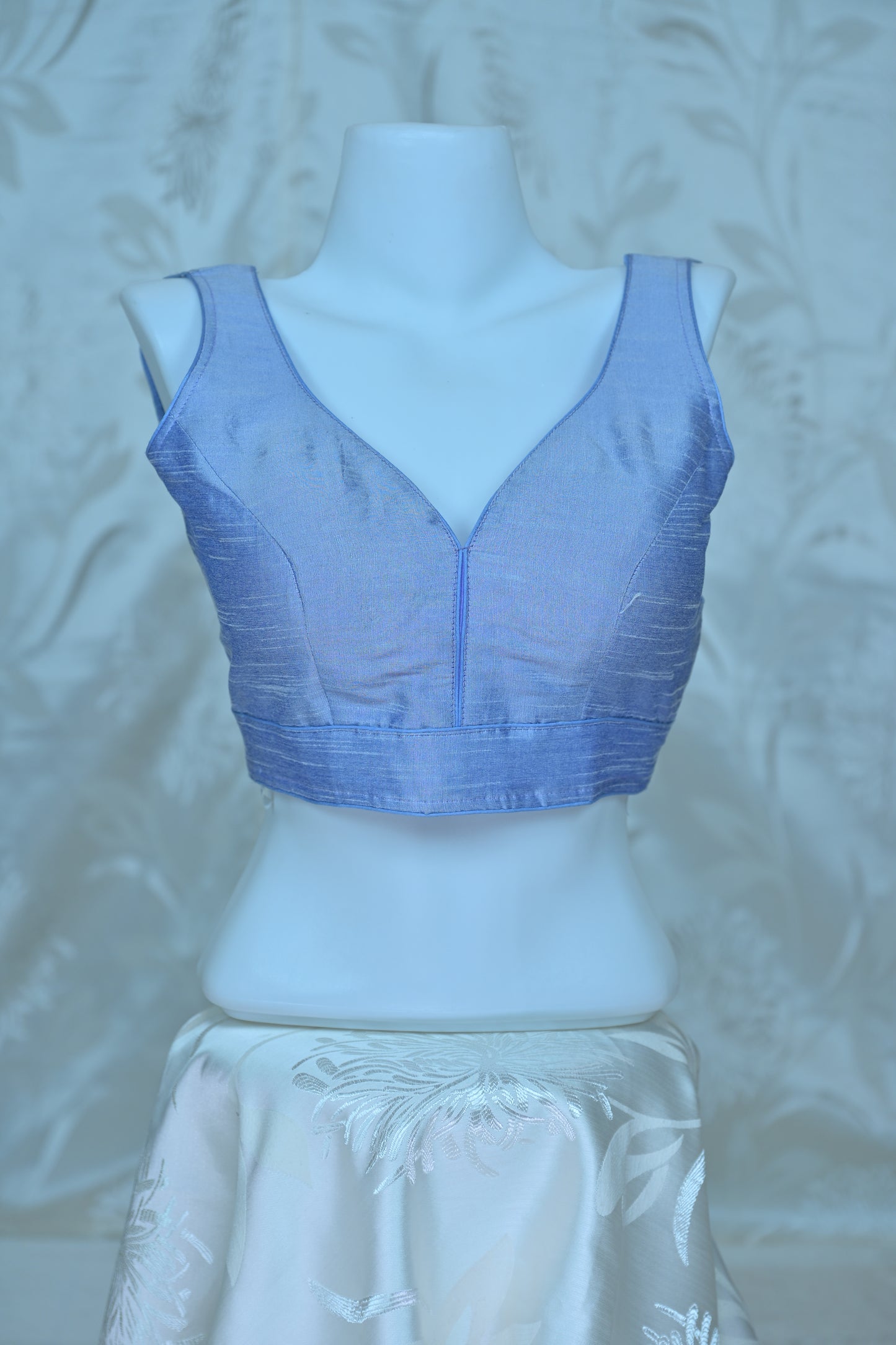 Chic Lavender V-Neck Sleeveless Blouse