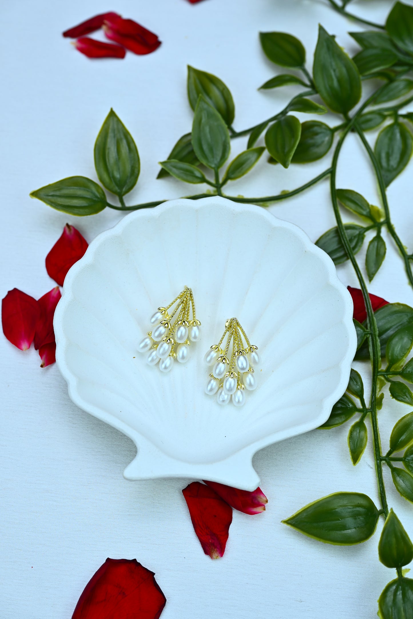 Dangling Pearl Cluster Earrings – Gold & White