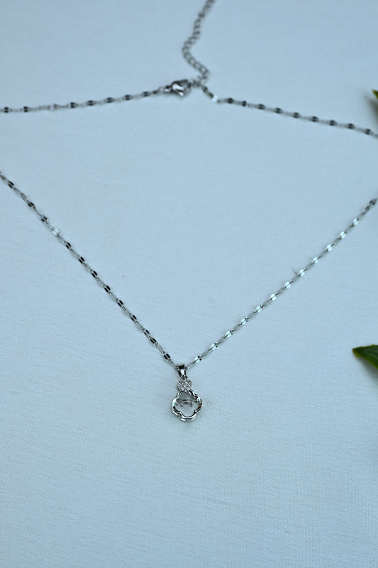 Elegant Silver Clover Pendant Necklace