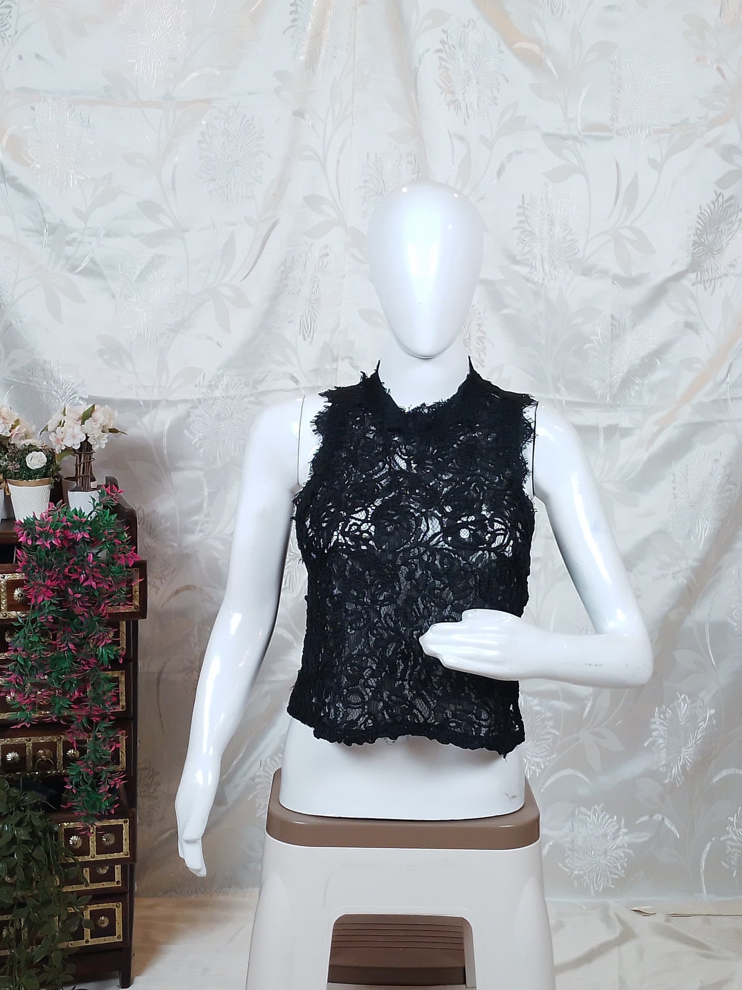 Women black Crochet-Look Graphic Print Sleeveless Top