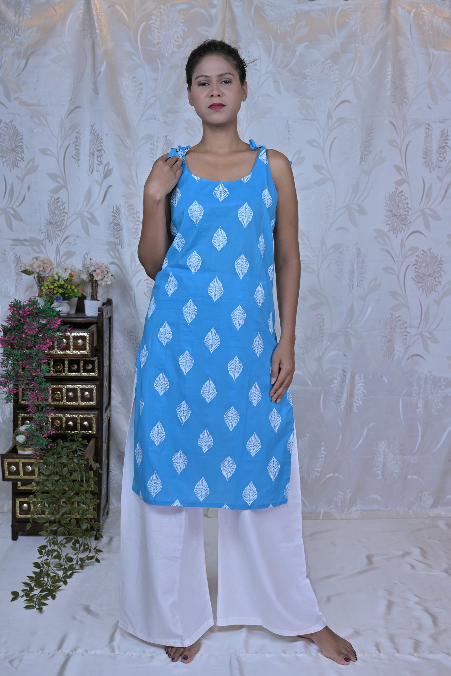 Chic Printed Sleeveless Kurta with Tie-Up Shoulder Details