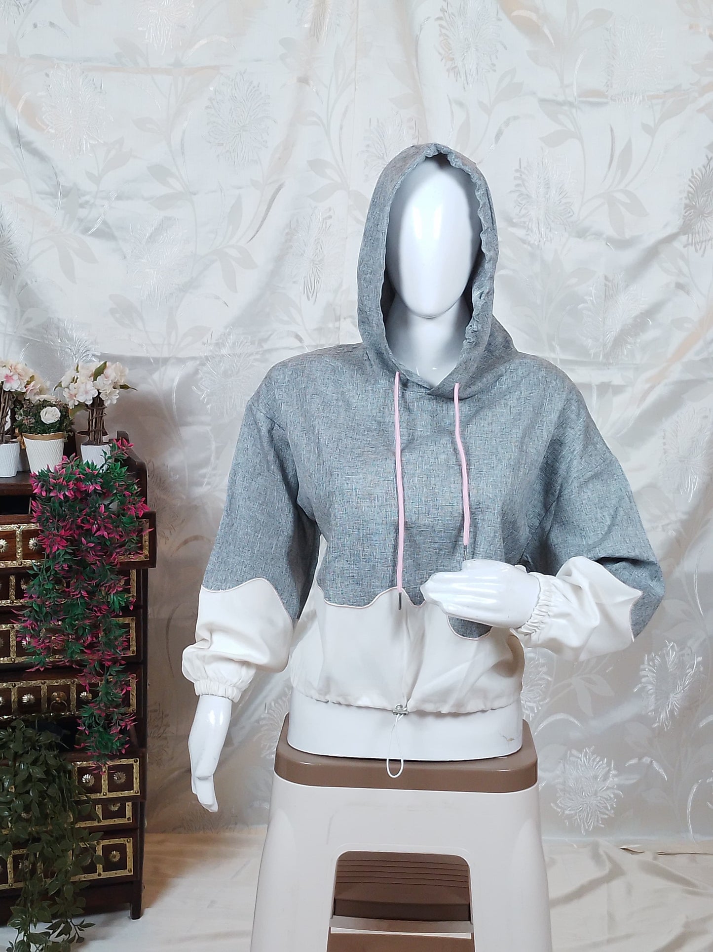 Women Grey & White Panelled Crop Hoodie