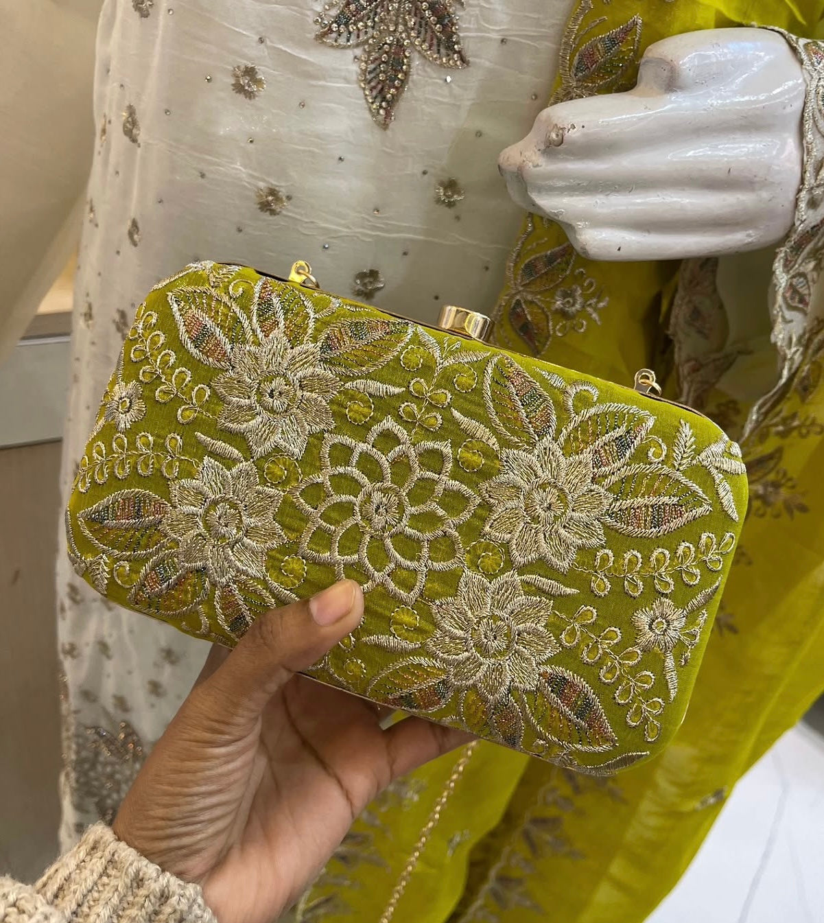 Vishwa Off-White & Maroon Heavy Embellished Kurta Set with Scalloped Dupatta and Matching Embroidered Clutch