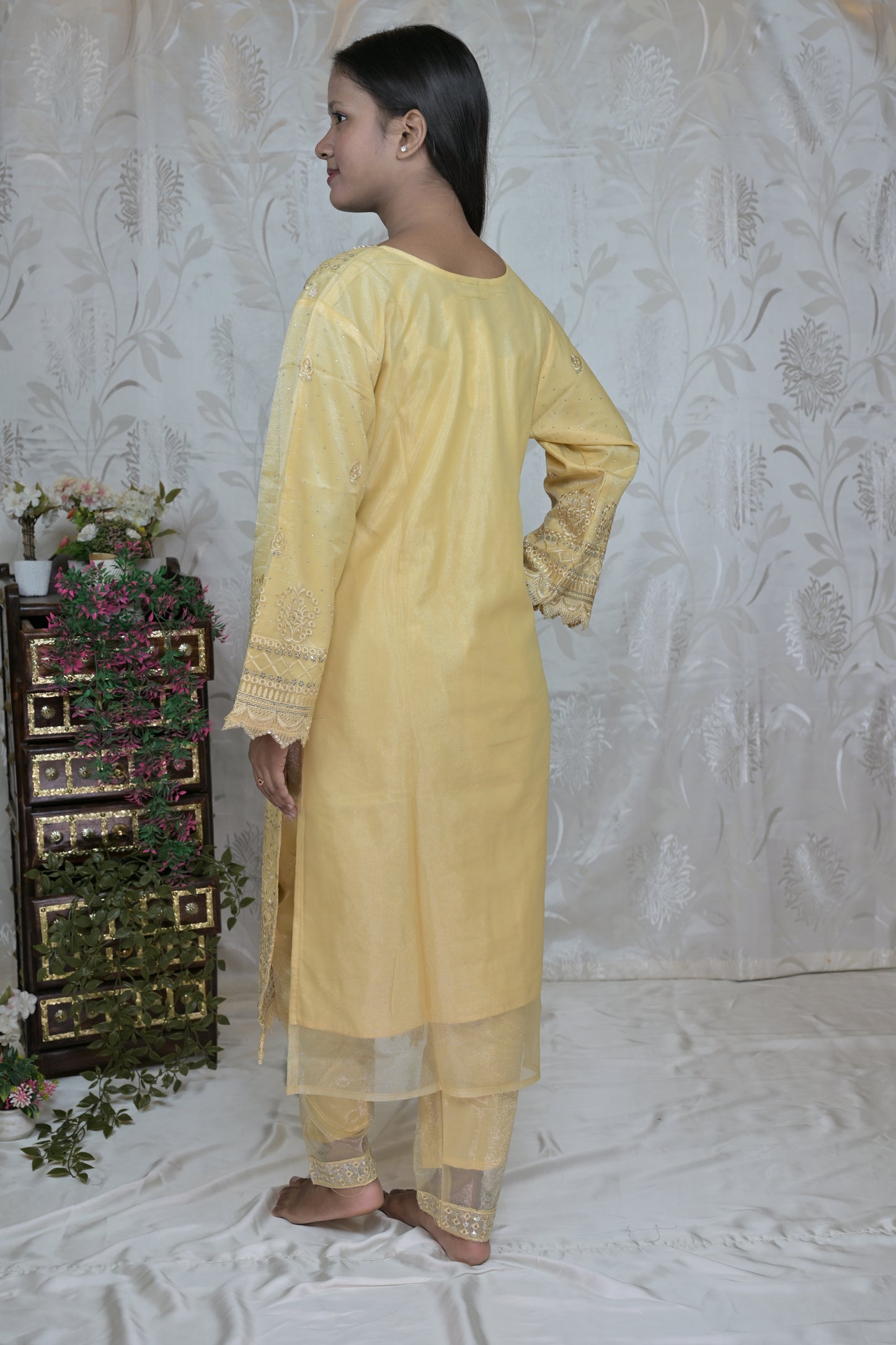 Sparkling Net Occasion Wear