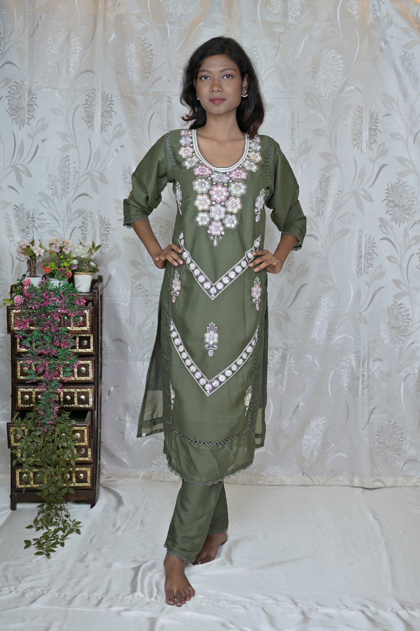 Exquisite Embroidered Three-Piece Suit Set