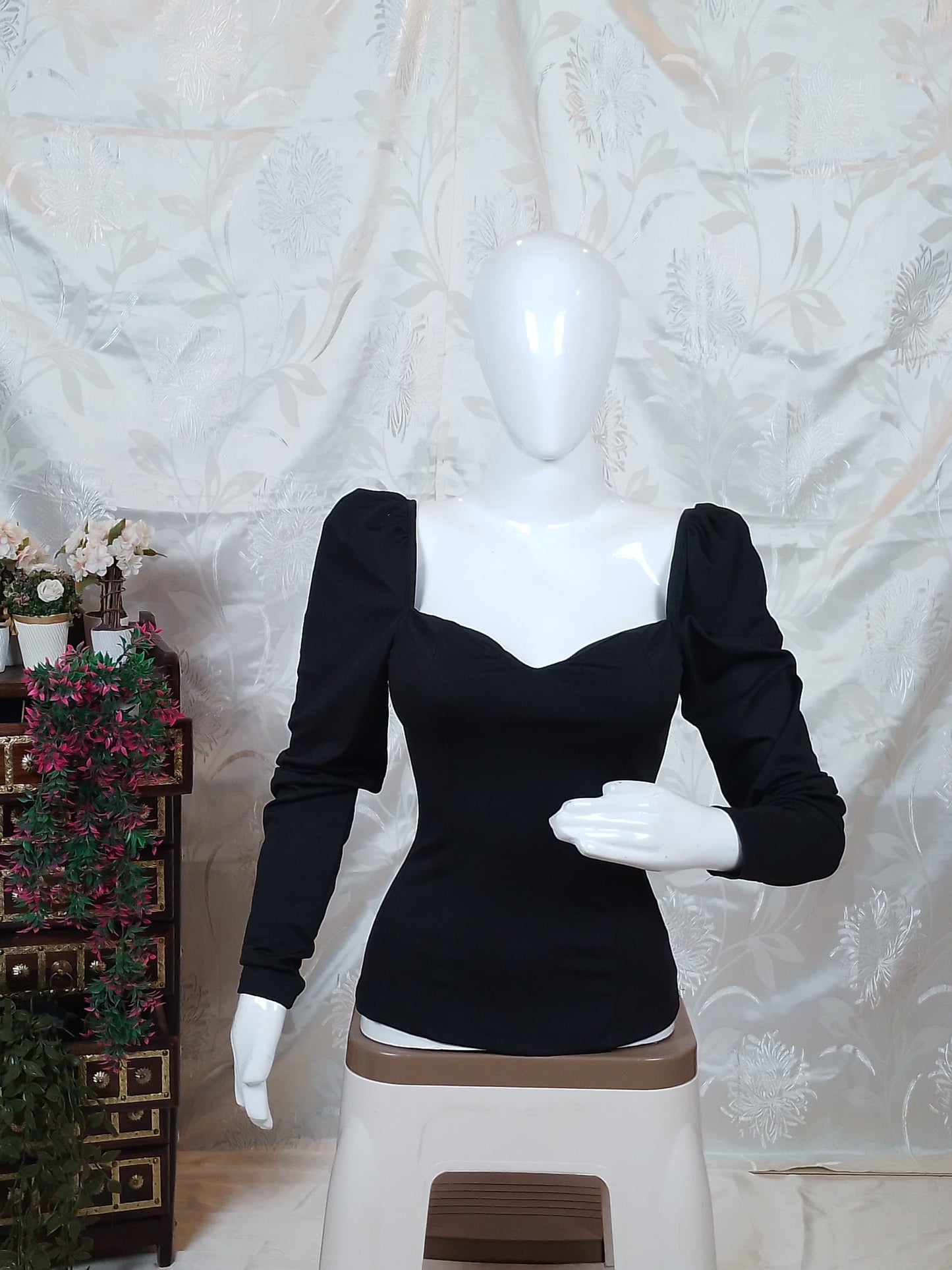 Women Black Sweetheart Neck Puff Sleeve Top