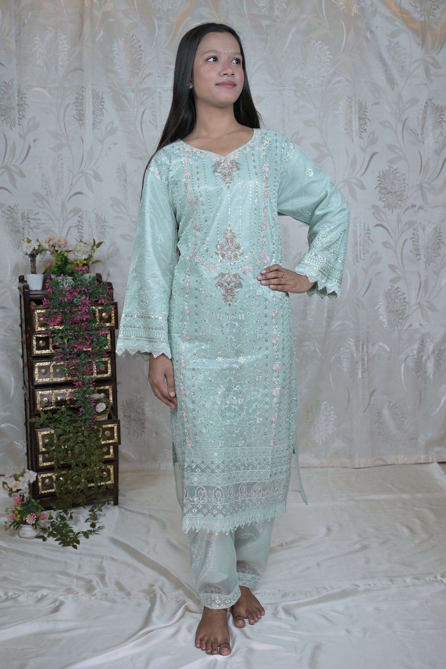 Sparkling Net Occasion Wear