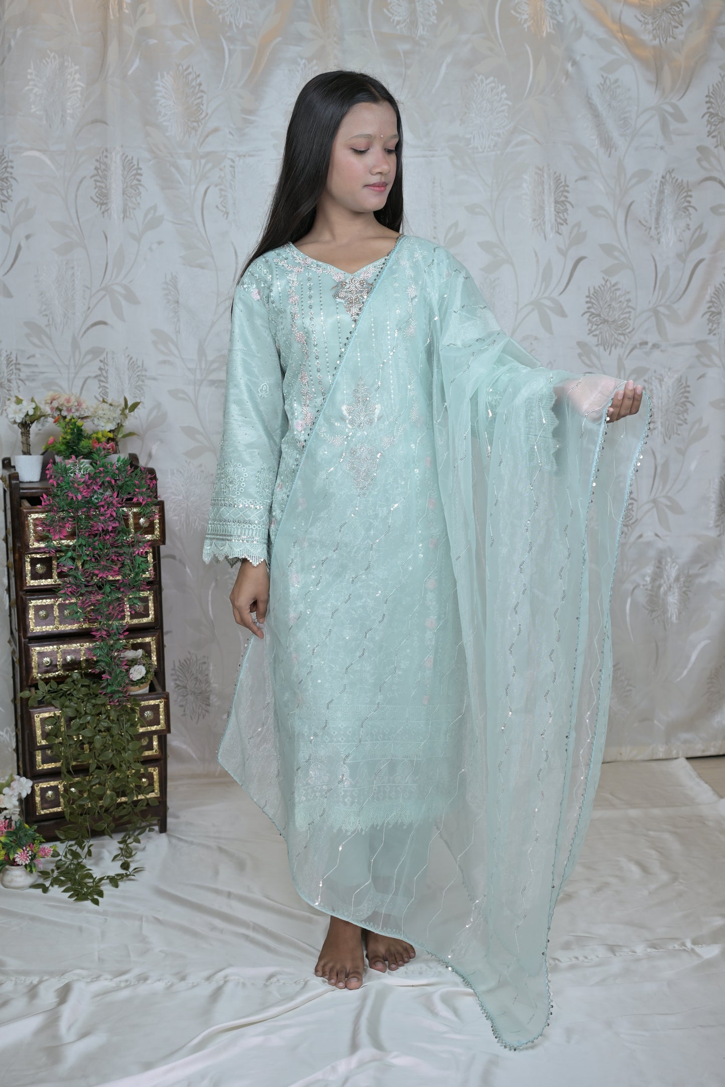 Sparkling Net Occasion Wear