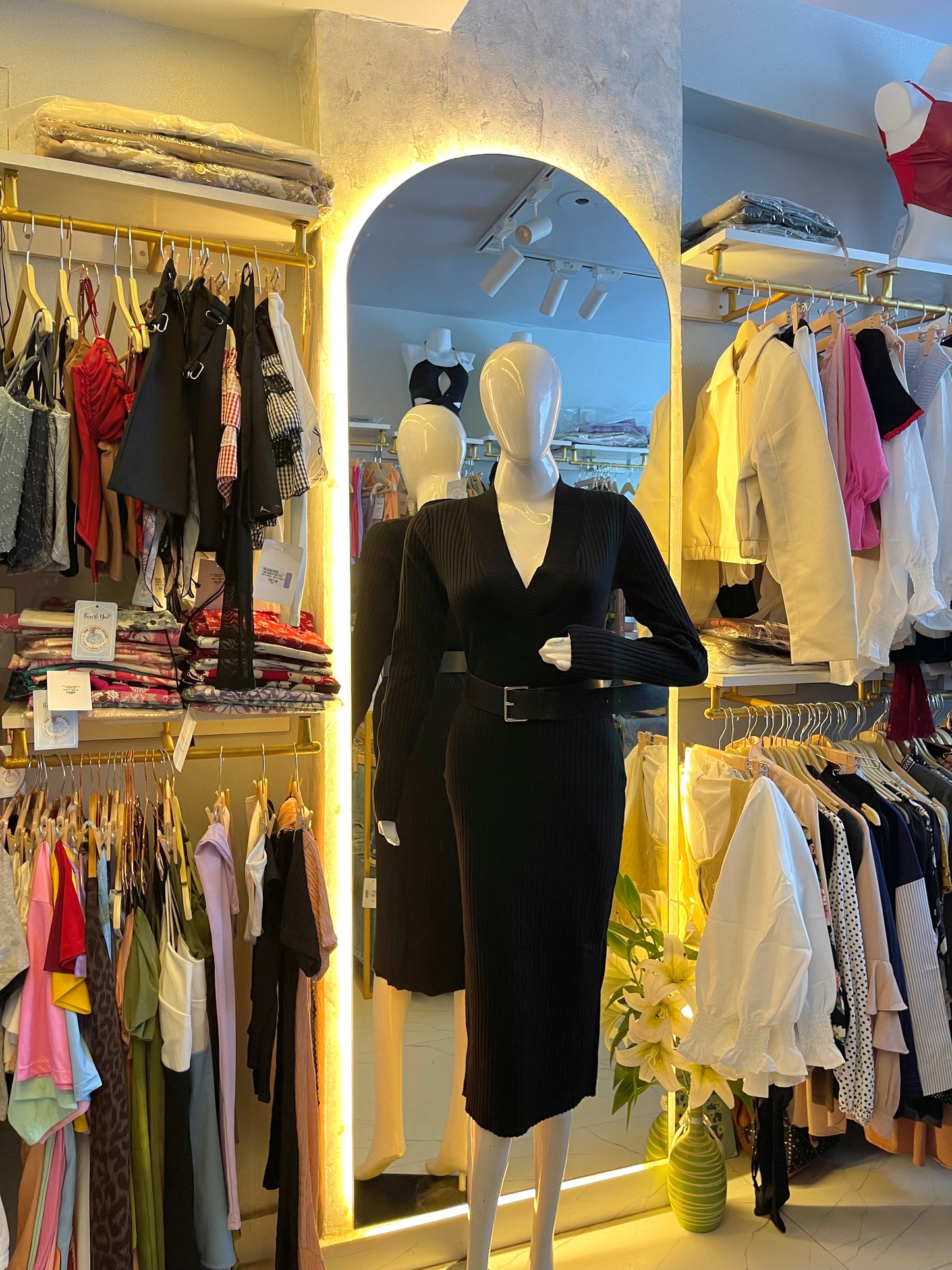 Crimson Cozy" Ribbed Knit Midi Dress with Contrast Belt