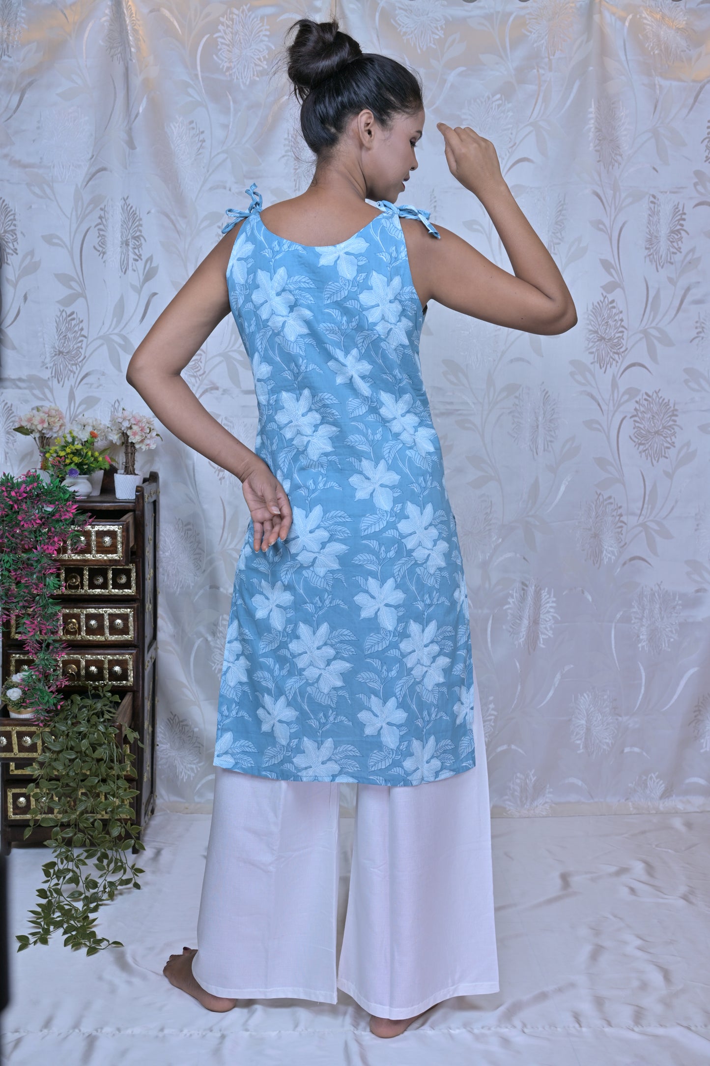 Bloom & Breeze Sleeveless Kurta