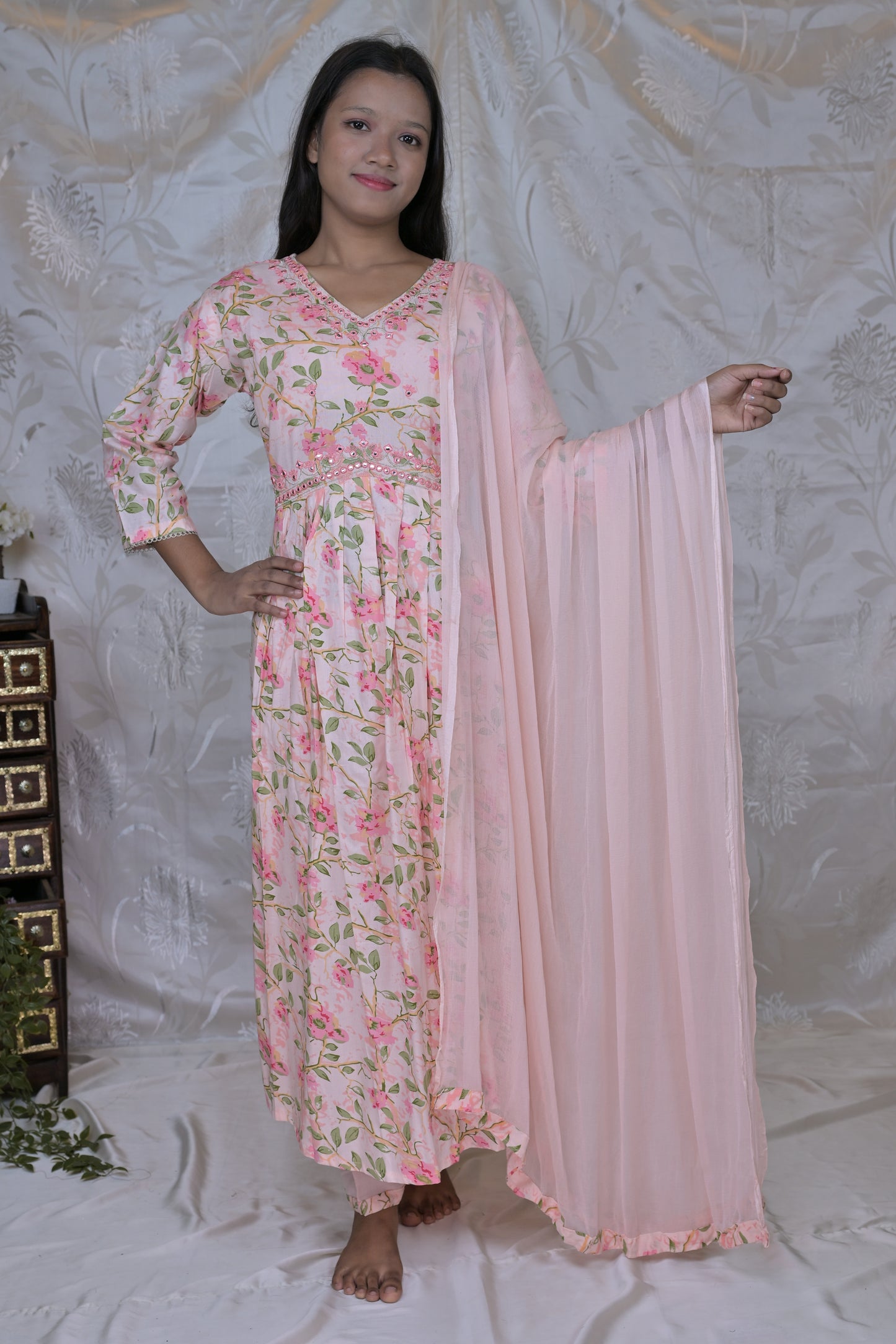 Graceful Floral Printed 3-Piece Suit Set in Blush Pink