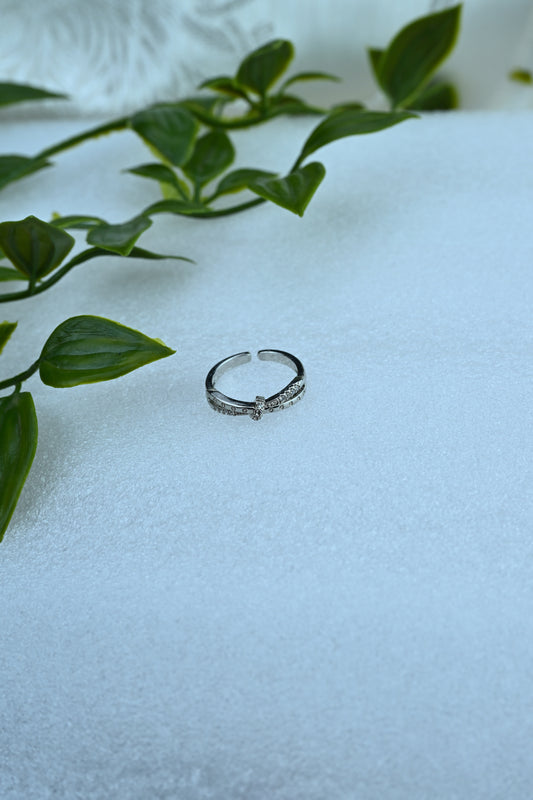 ﻿Elegant Bow Ring – Stainless Steel (Silver Finish)