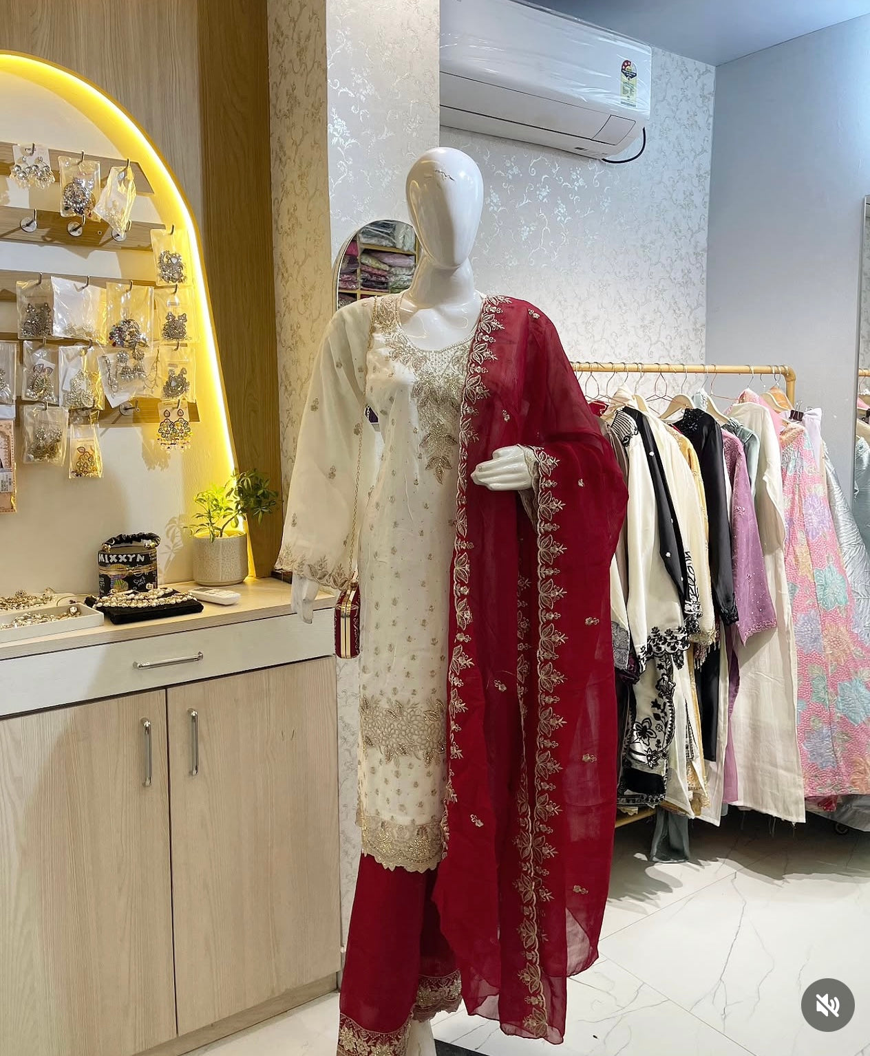 Vishwa Off-White & Maroon Heavy Embellished Kurta Set with Scalloped Dupatta and Matching Embroidered Clutch