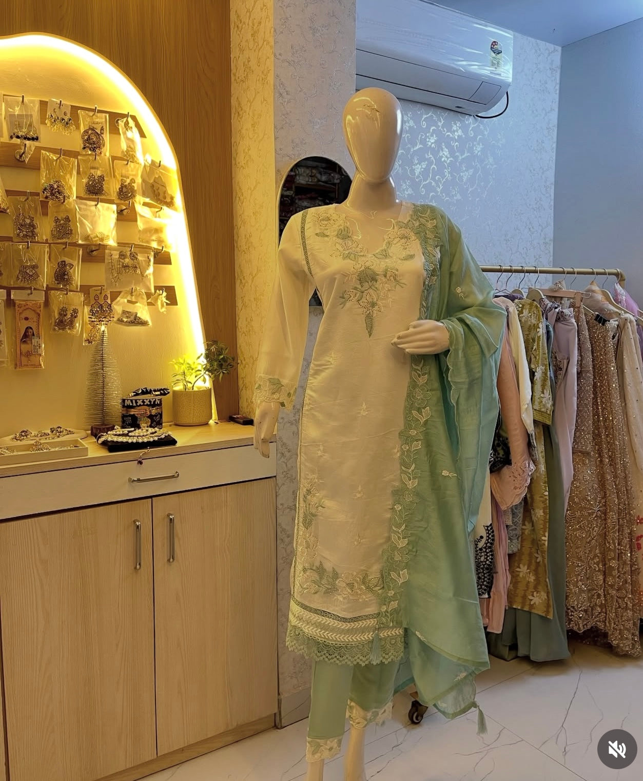 Ivory & Lemon Yellow Floral Embroidered Kurta Set with Scalloped Organza Dupatta